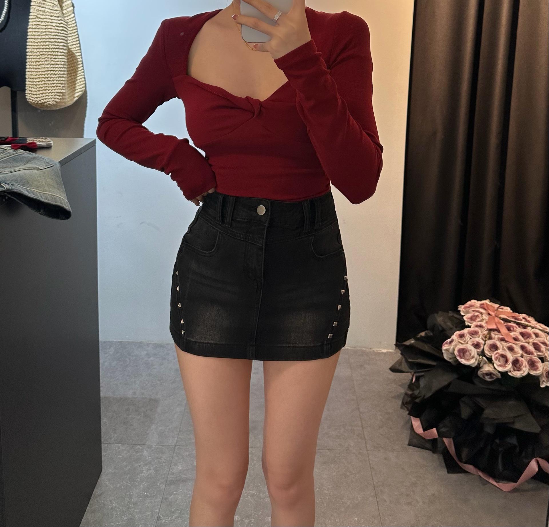 

Riveted Faux Denim High-Waist Distressed Mini Skirt - Retro Style, Slim Fit M чорний