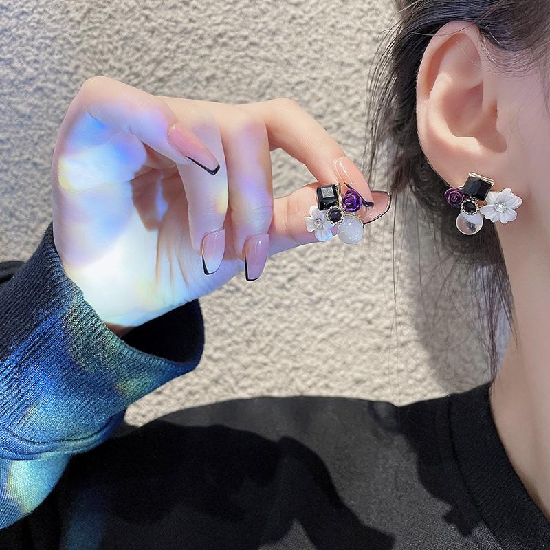 Retro Bohemian Blossoms of Flowers Stud Earrings Black White Square Crystal Women's Small Earrings Vintage Unusual Ear Jewelry