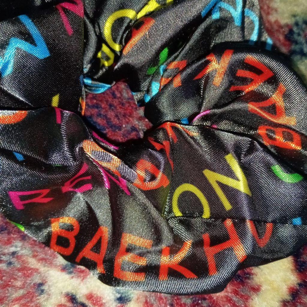 [USED] NU'EST Name Logo Scrunchie