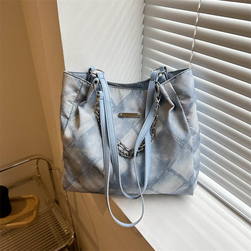 Trendy Large Capacity Women's Tote Bag In Fashionable Colors For Everyday Use And Casual Outings