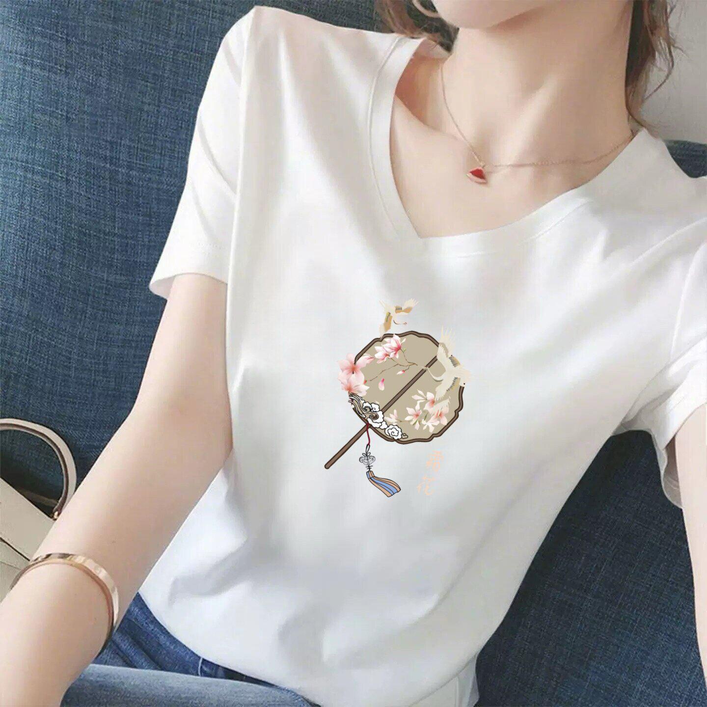 

Women s Casual V-Neck Heart Print T-Shirt - White, Short-Sleeve, Loose Fit, Fashionable and Slimming. S