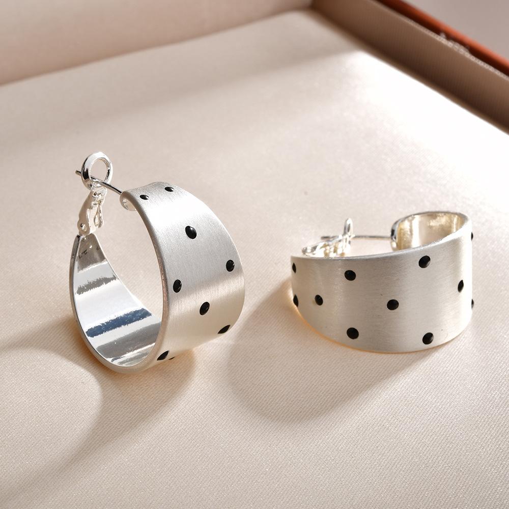 

Temperament retro gold brushed black polka dot big earrings fashionable personality light luxury high sense exaggerated earrings earrings