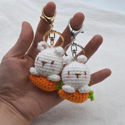 Handgemachter Papa Hase & Karotte Gehäkelter Schlüsselanhänger - Kreatives Geschenk