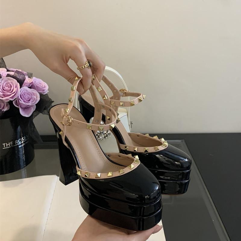 Léto 2025 Lakovaná kůže Nýtovaná Platforma Klínky Dámské Gladiátorky Dámské Párty Svatba Vysoké podpatky Robustní Boty
