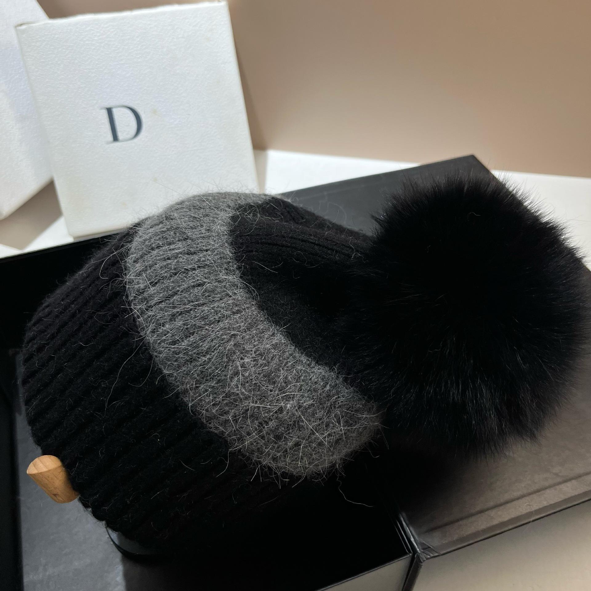

Iceland Big Fox Hairball Rabbit Hair Ear Protection Hat Winter Light Luxury Rhinestone Min Velvet Warm Knitted Hat Women One size fits all (elastic) чорний