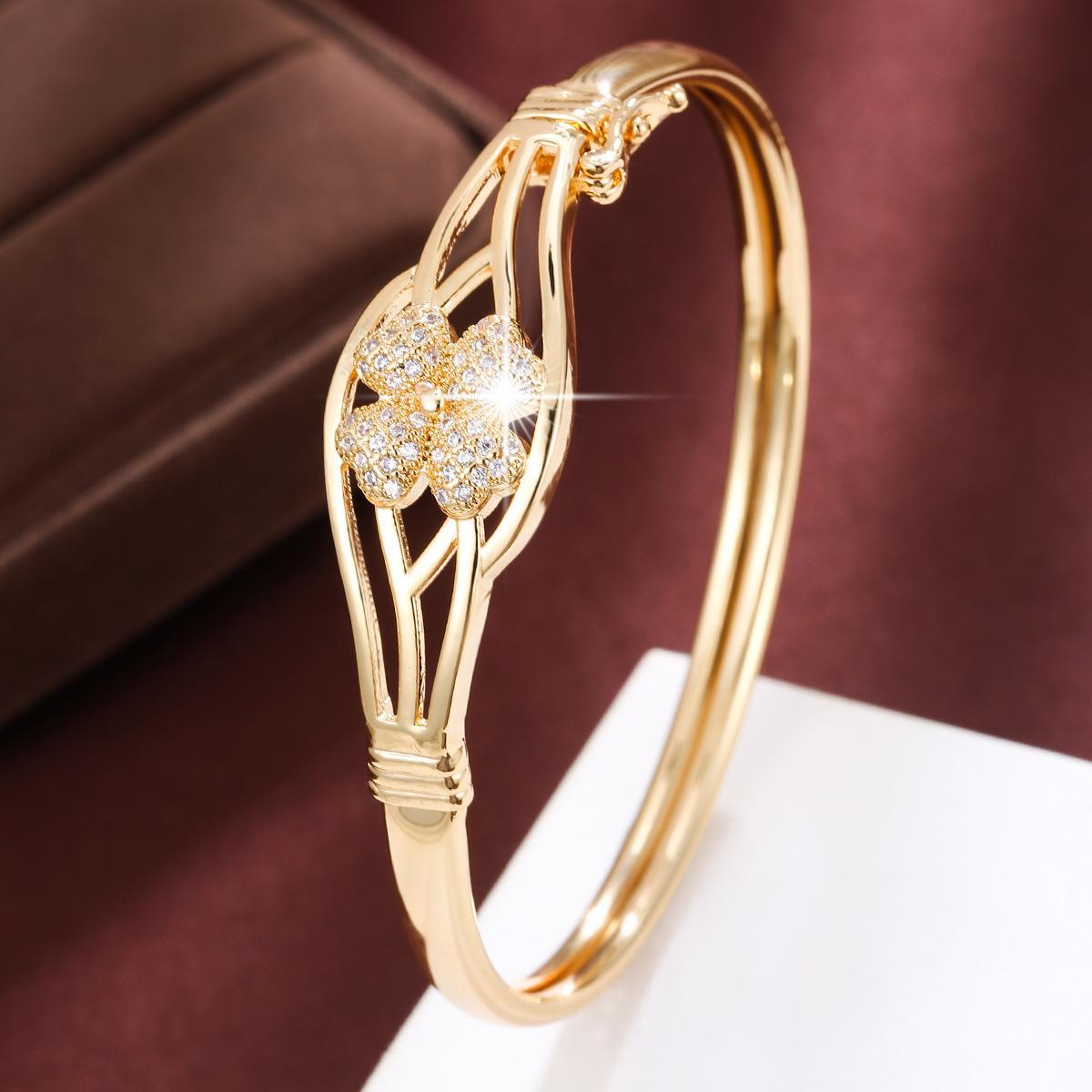 Exquisite Trendy Fashionable Flower Simple Micro-paved Zircon Four-leaf Clover Bracelet One Size(16-22CM)