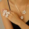2025 Neuer Eleganter Weißer Blumenanhänger Halskette Ohrringe Fußkettchen Schmucksets für Damen Ohrringe Hochzeitsschmuckset Zubehör
