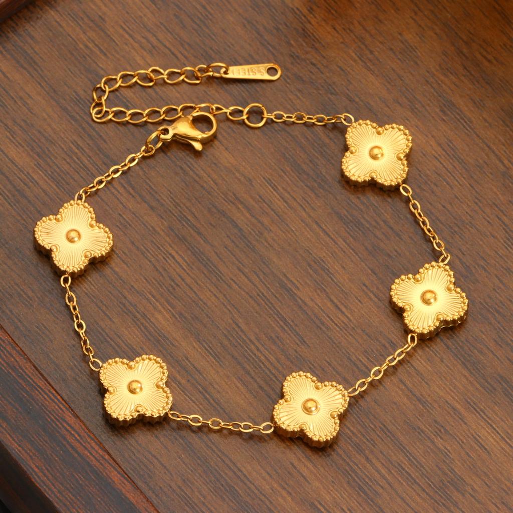 Four-leaf Clover Titanium Steel Bracelet Fashionable and Luxurious Jewelry for Women Colorfast and Simple