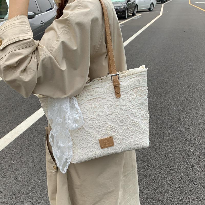 Niche large-capacity woven bag tote bag autumn new hollow lazy wind shoulder armpit bag beach bag
