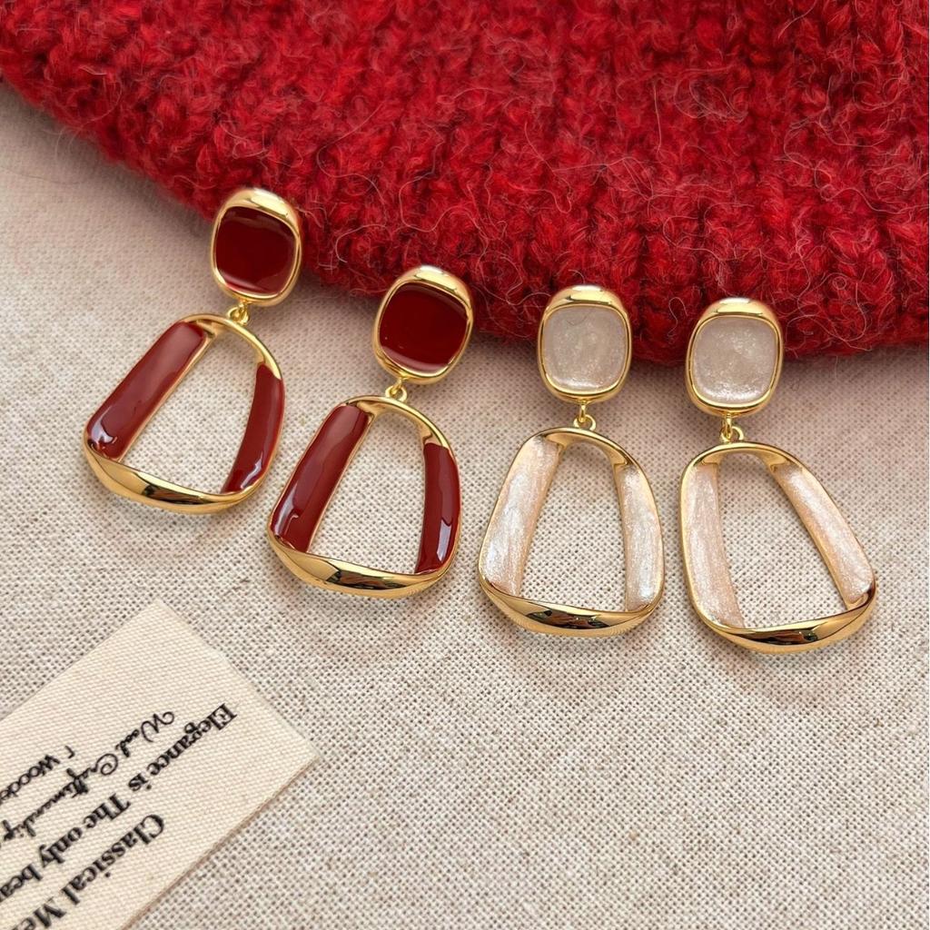 Hollow Out Square Dangle Earrings for Women Simple Metal Twist Enamel Oil Geometry Drop Earrings Party White Wine Red Zircon