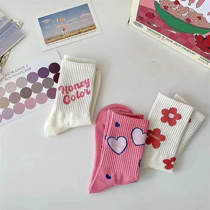 "Pink Floral Love Letter Mid-Tube Socks - Cute & Trendy Autumn/Winter Women's Casual Wear"