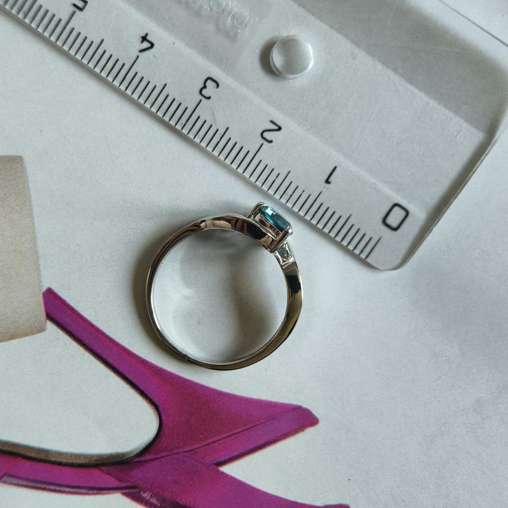 Серебряное кольцо с топазом Лондон Блю 0.513ct, вес изделия 2,22 гр (2213703)