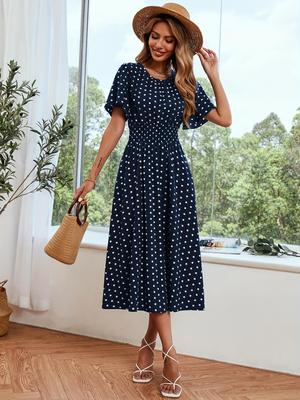 Gepunktetes Sommerkleid mit Rundhalsausschnitt
