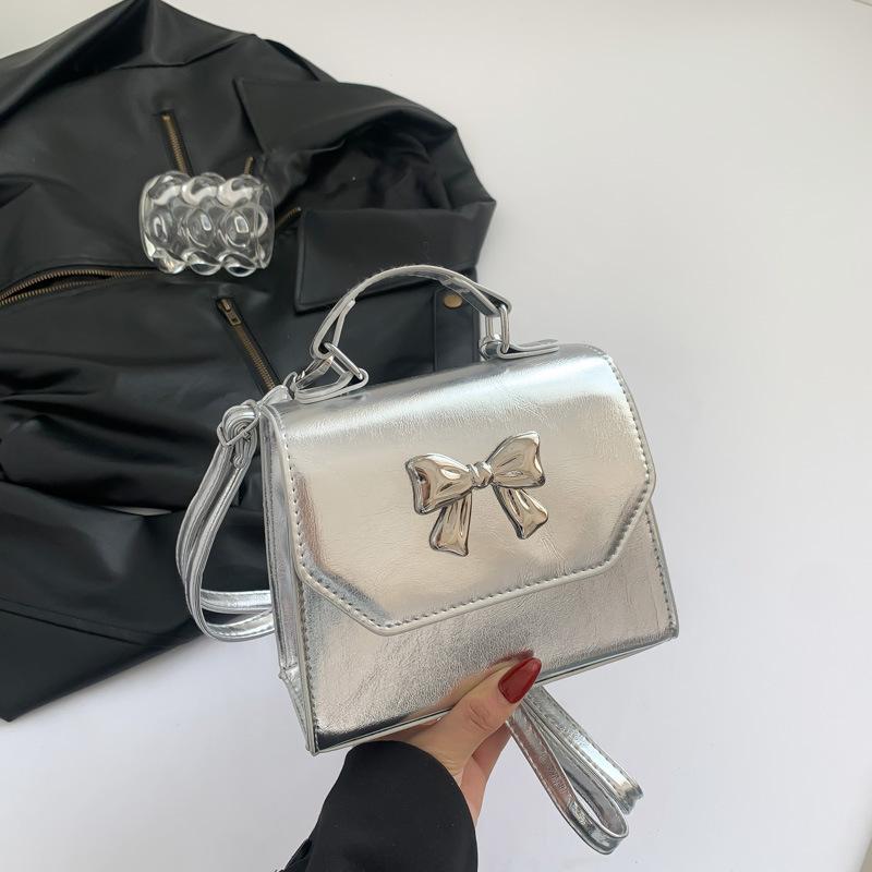 

Маленькая сумка женская 2025 новая популярная сумка через плечо модная зарубежная нишевая красота персонализированный повседневный рюкзак тренд серебряный