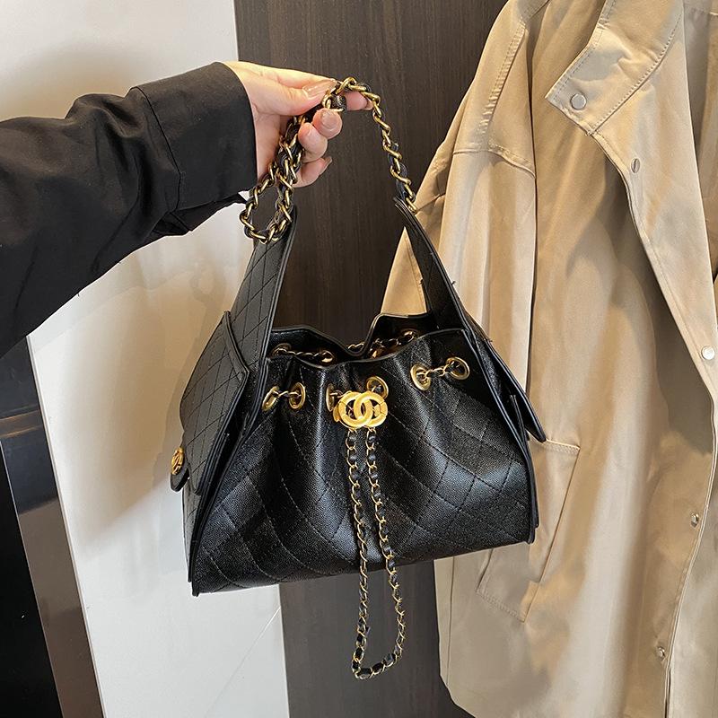 Rhombus Chain Bag Women's 2025 New Messenger Bag Autumn and Winter Niche Design Popular Shoulder Bucket Bag This Year