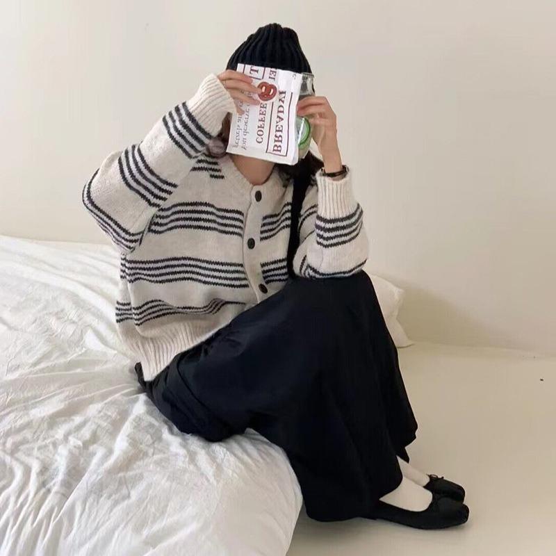 Autumn and winter new versatile striped contrasting color knitted cardigan top women's loose lazy wind outside sweater jacket