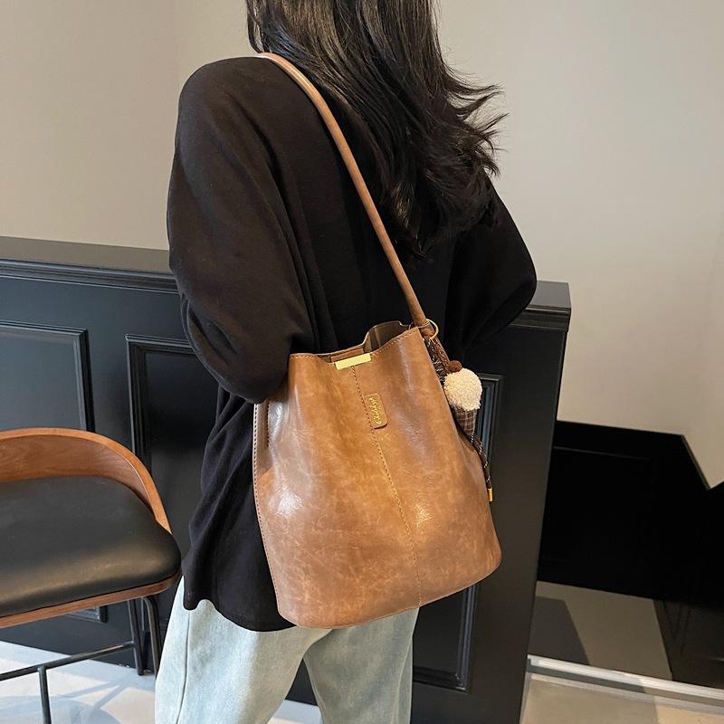 Trend 2025 New Winter Casual Fashion Bucket Retro Shoulder Bag Versatile Underarm Handbag