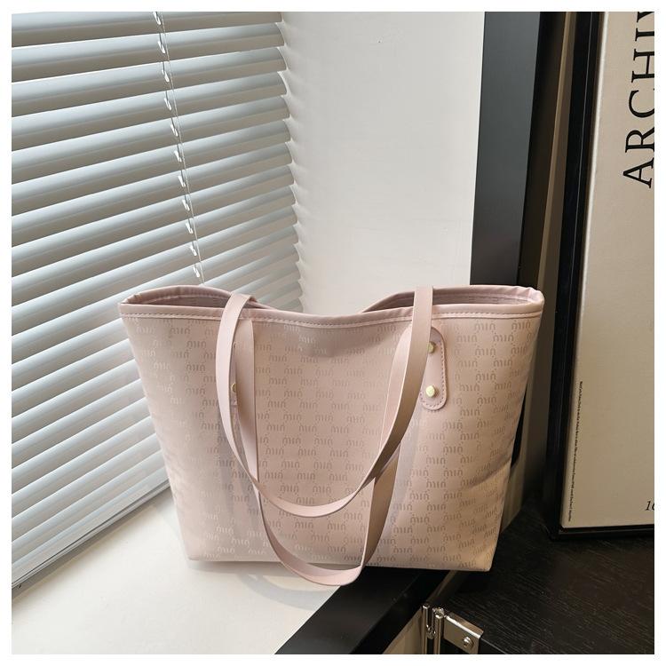 Premium sense portable large-capacity bag 2025 spring and summer women's bag fashion commuter shoulder bag summer popular tote bag