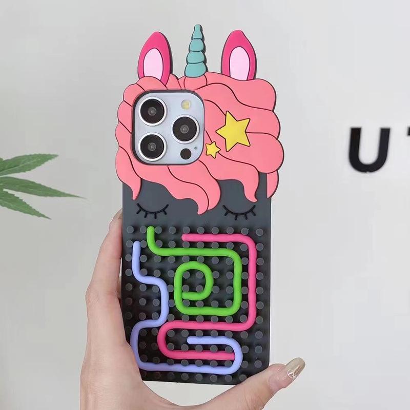 

Подходит для Apple IP16 Трехмерный Вогнуто-выпуклый Единорог Силиконовый Твистер для Снятия Стресса Радужный Конь Красочная Линия Чехол для Телефона Apple 16ProMax