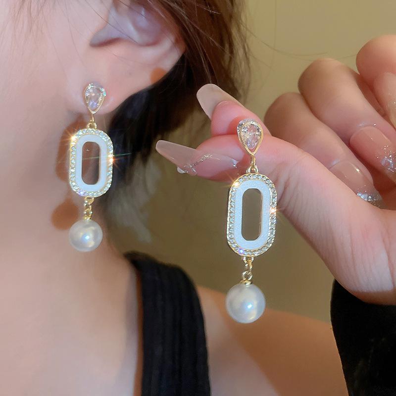 Brincos de Borla Pérola Sense Premium Agulha de Prata Celebridade Elegante Moda Brincos de Temperamento Brincos Longos de Diamante Flash de Luxo Leve Mulheres