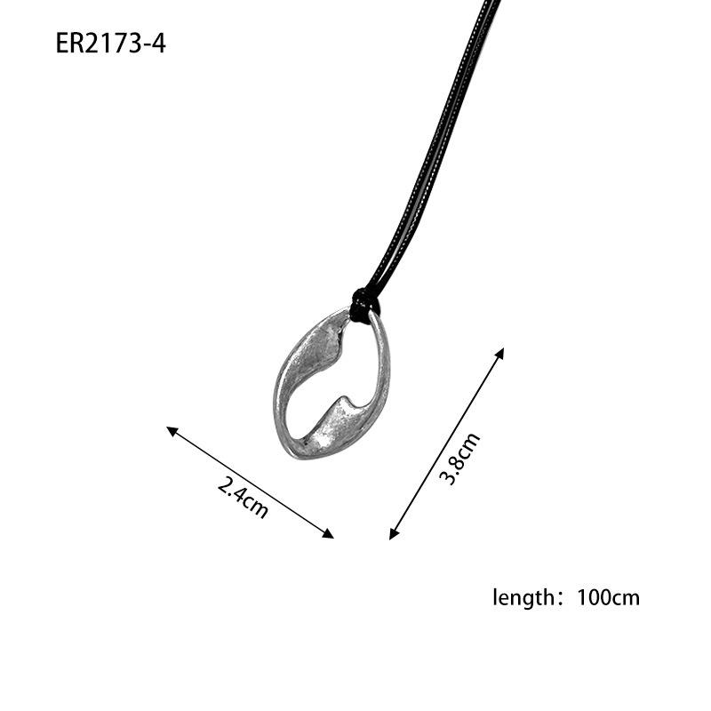 Retro Alloy Pendant Necklace with O-Shaped Chain