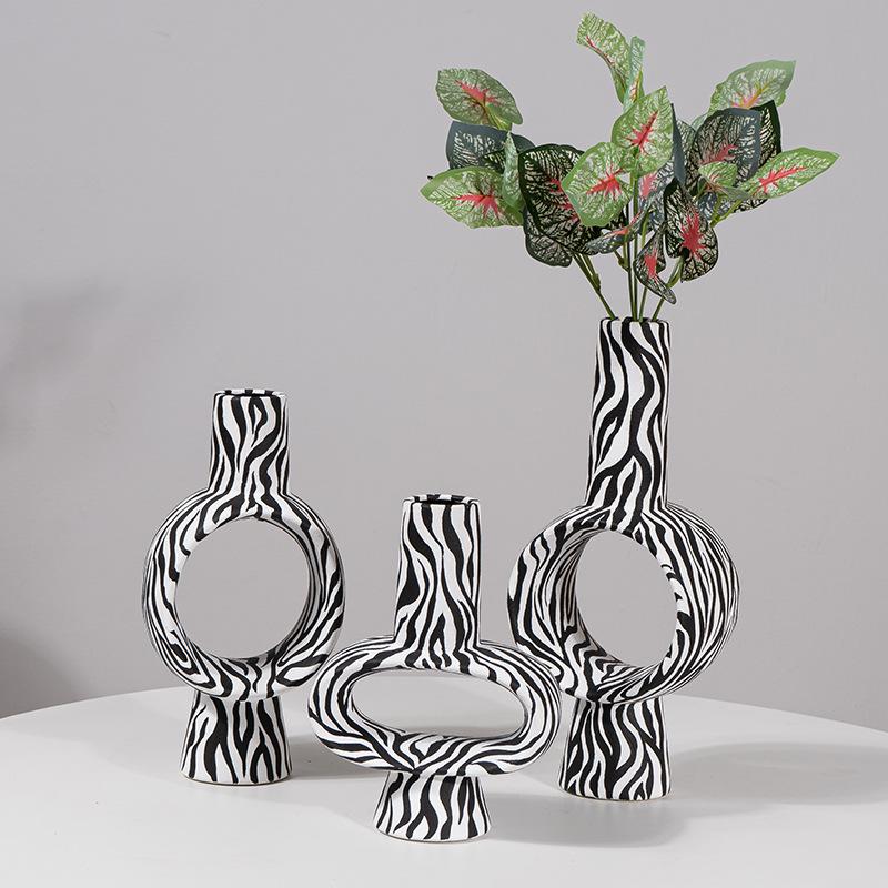 Modern Luxury Black and White Geometric Ceramic Vase Zebra Print Cut-out Floral Vase Flower Arrangement Countertop Decoration
