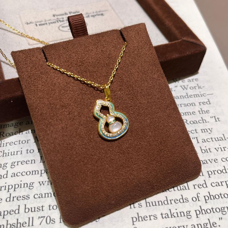 

Guochao Natural White Shell Gradual Change Gourd Necklace Earrings Cold Advanced Versatile Light Luxury Collarbone Chain Set