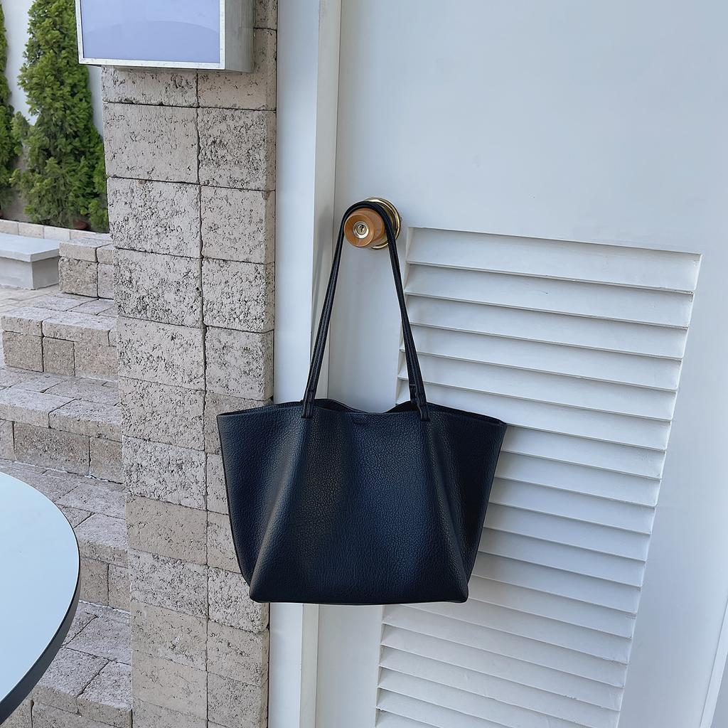 Korean Classic Casual Big Bag Tote Bag for Commuting, High-end Feeling for Women, Large Capacity Soft Leather Shoulder and Armpit Bag