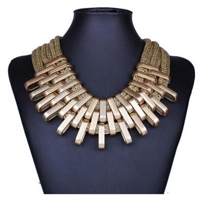 Collier pendentif de forme géométrique Ras-de-cou multicouche pour femmes Accessoires de bijoux Cadeau festif