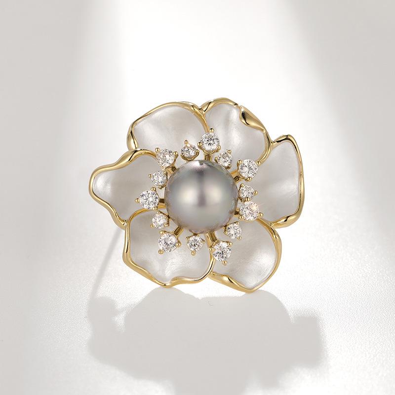 Bo Xin Yun Elegant Gray Enamel Brooch: Fashionable Pearl  Zirconia Flower Pin.