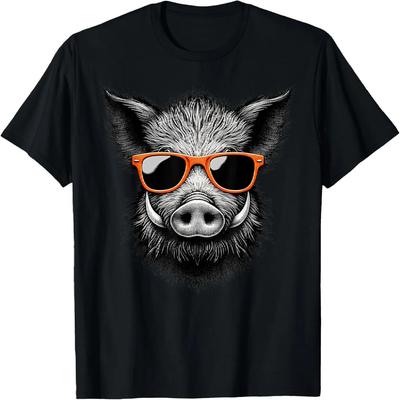 Camiseta com Arte Gráfica de Javali Descolado Usando Óculos de Sol