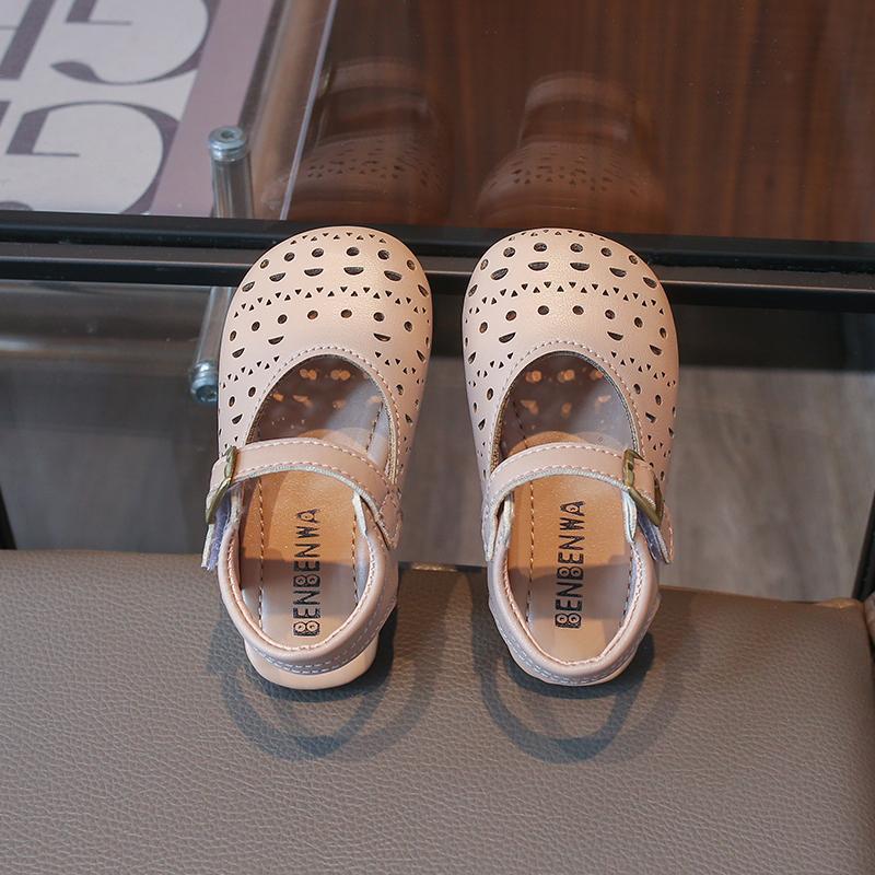 

Kids Beach Sandals Summer New Cut-outs Girls Outdoor Flat Shoes Solid Color Lightweight Children School Causal Sandals 24