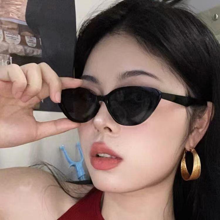 New Ladies Small Triangle Sunglasses Fashionable Women Cat Eye Shades UV400 Protection Summer Eyewear