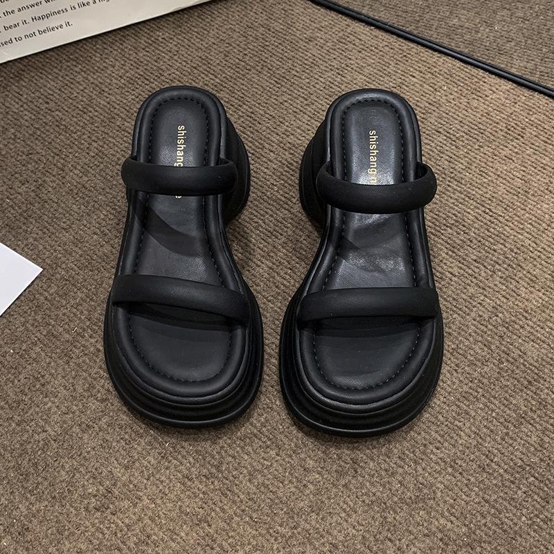 Thick-soled heightening cool slippers women's 2025 summer new outer wear fashionable and versatile casual small man with sandals