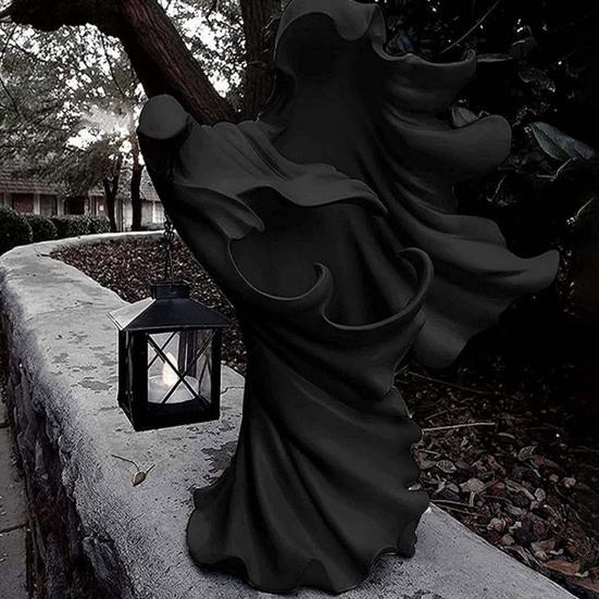 LED Witch Lantern Ornament Halloween Faceless Ghost Sculpture Holding Lantern Vintage Resin Witch Statue for Yard Patio Lawn Decor