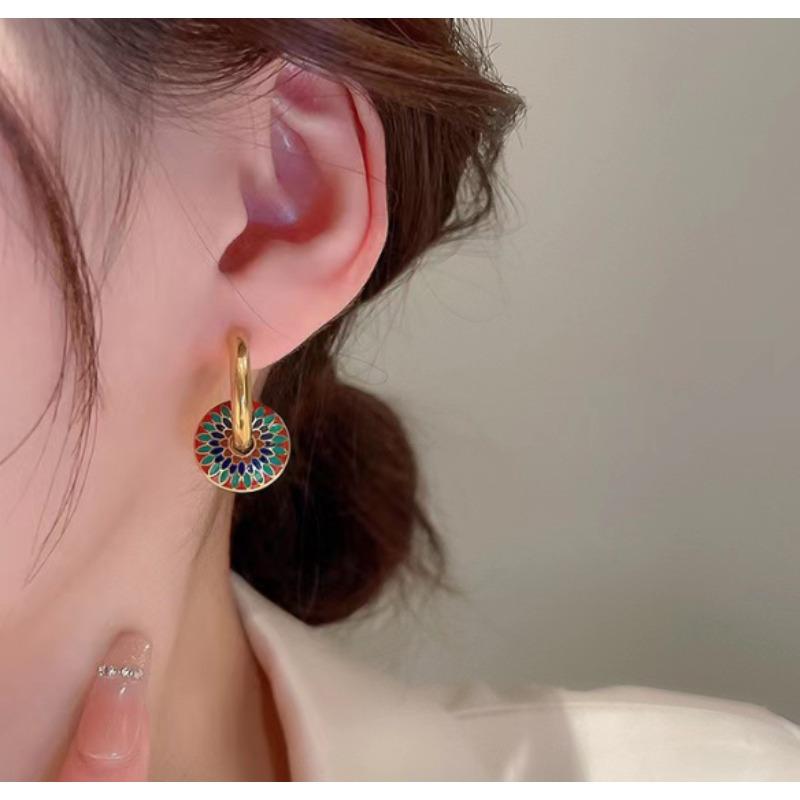 1pair Vintage Painted Daisy Pattern Design Hoop Earrings Female Creative Ethnic Style Jewelry Accessories Gifts