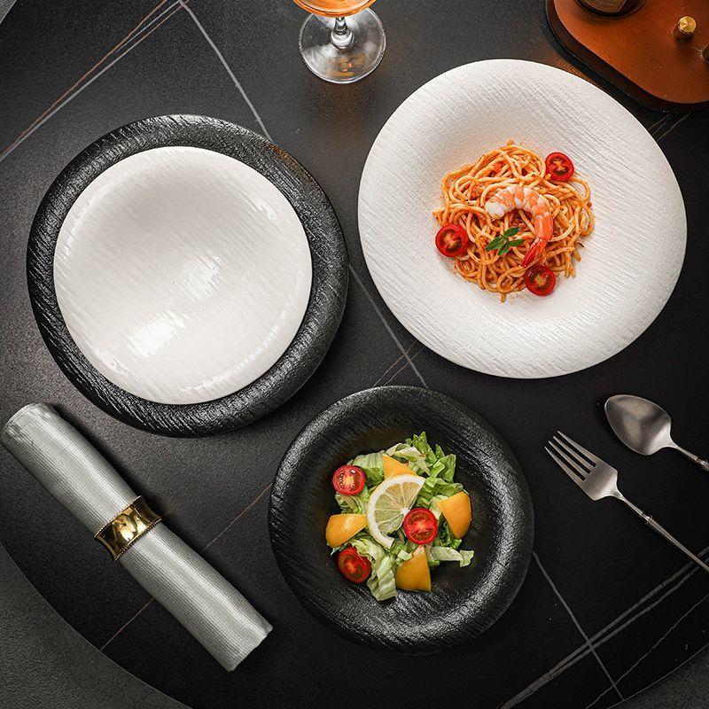 Moderne Keramik-Dessert- und Salatschalen Einzigartig geformtes Geschirr Hotel Restaurant Tischgeschirr Unregelmäßige Schwarz-Weiß-Speiseteller