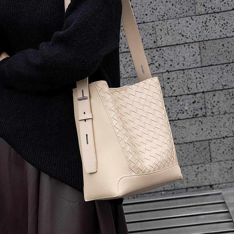 Damentasche Umhängetasche Vielseitig Echtes Leder Ein-Schulter Große Kapazität Pendler Eimertasche