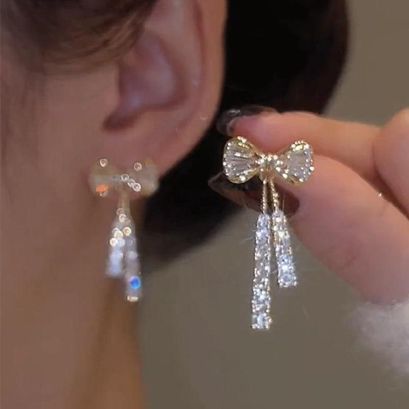 

South Korea s new 111 silver needle super flash bow earrings, feminine versatile design, fringed rhinestone earrings, earrings. 925 silver needle