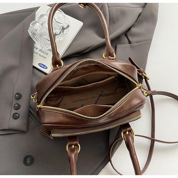 Women's 2024 Retro Handheld Crossbody Bowling Bag: Versatile & Stylish Design
