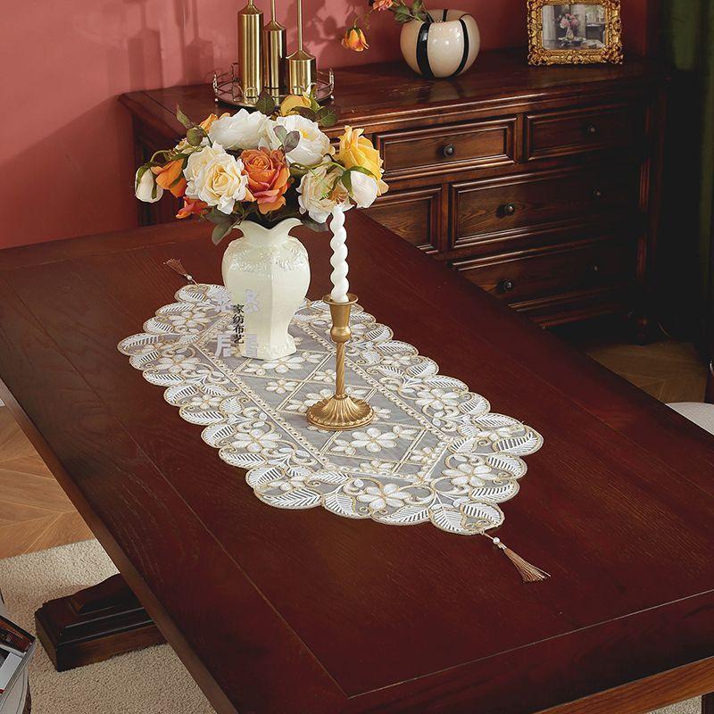 

Элегантная дорожка для стола с цветочной вышивкой кофейного цвета и кружевной отделкой — идеально подходит для дома, праздничных пикников на открытом воздухе, вечеринок и свадеб. 40*90cm