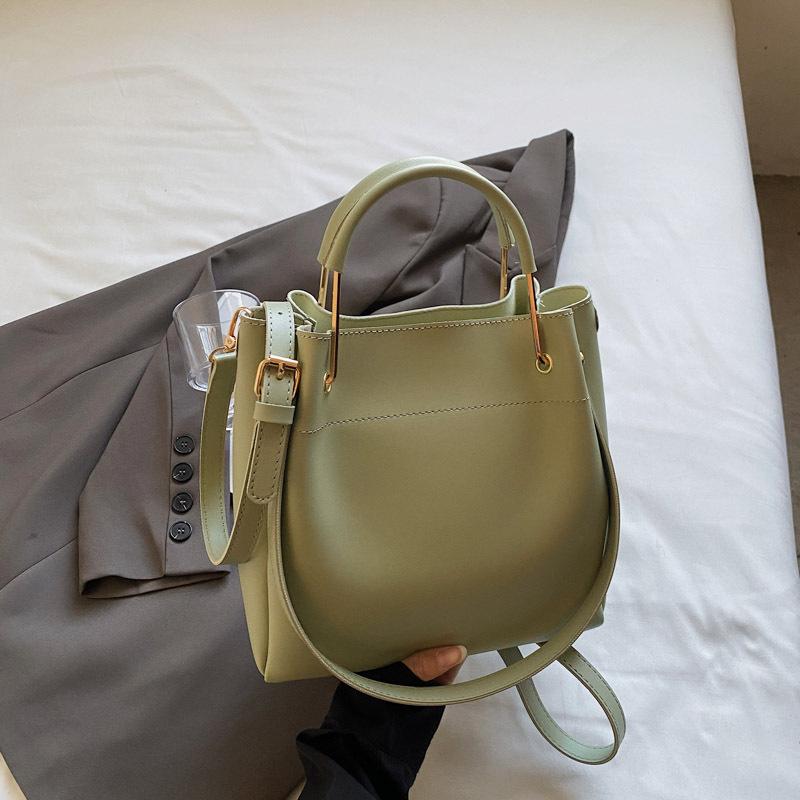 Korean Version of Premium Texture Casual Bucket Bag 2025 Spring New Niche Fashion Large-capacity Portable Messenger Bag