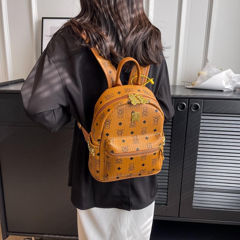 Cute bear print backpack 2025 new fashion versatile large capacity lightweight backpack handbag