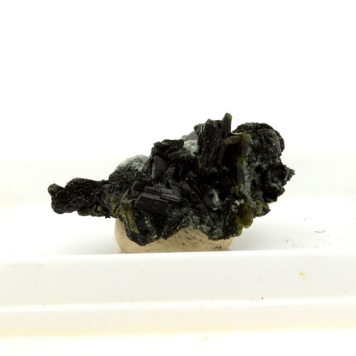 Pierres et Minéraux. Epidote. 11.39 ct. Krimmler, Hohe Tauern, Autriche.