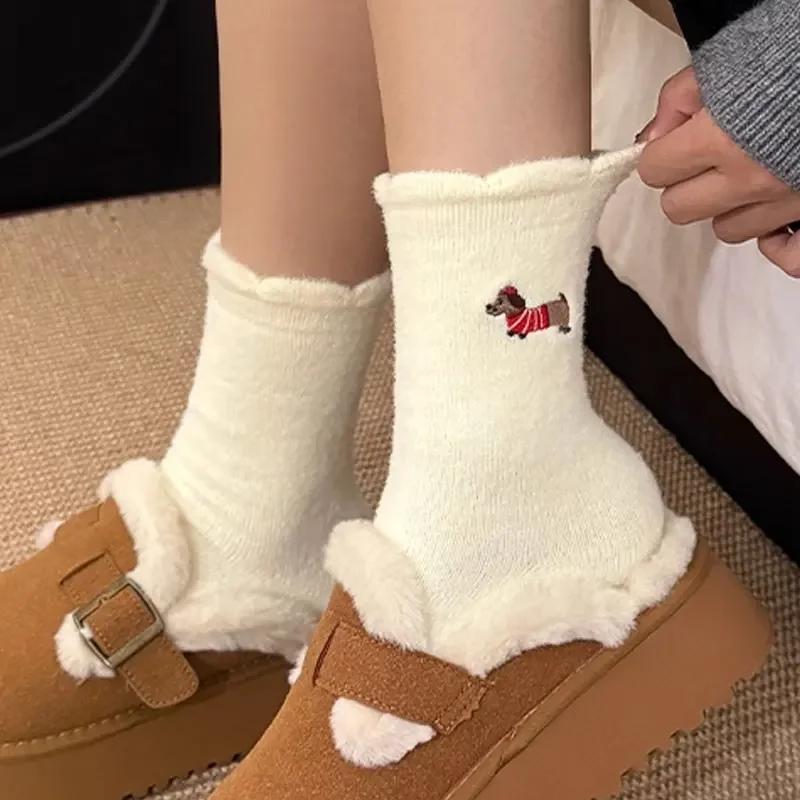 

Autumn Winter Mid-Calf Sock White Cotton Embroidered Cartoon Plush Dachshund Dog Socks Japanese Thickened Warm Sleep Home Sox One Size