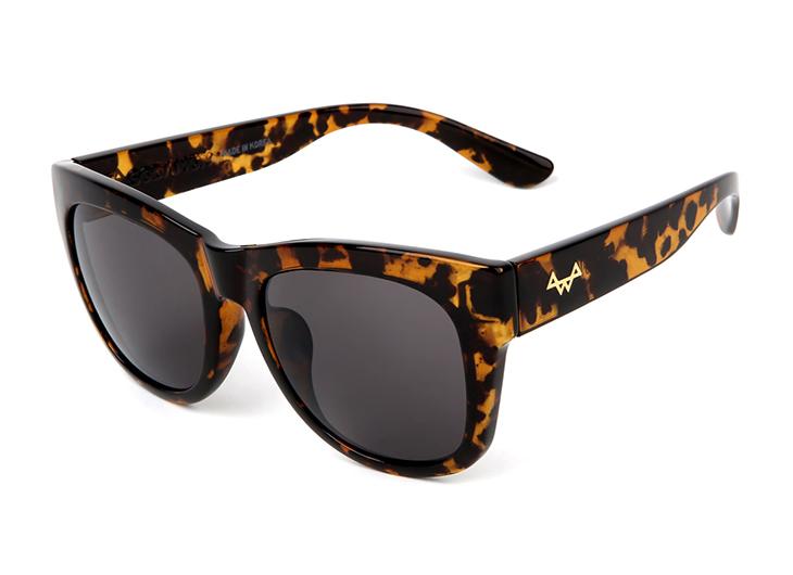 Sodamon Horn-Rimmed Sunglasses Fashion Black Sunglasses Mirror Sunglasses Ht601-C02