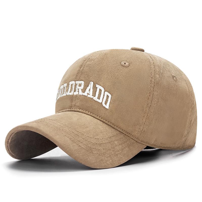 A Big-headed Letter Cap with A Soft Top That Highlights The Face and A Small Ducky-tongued Baseball Cap