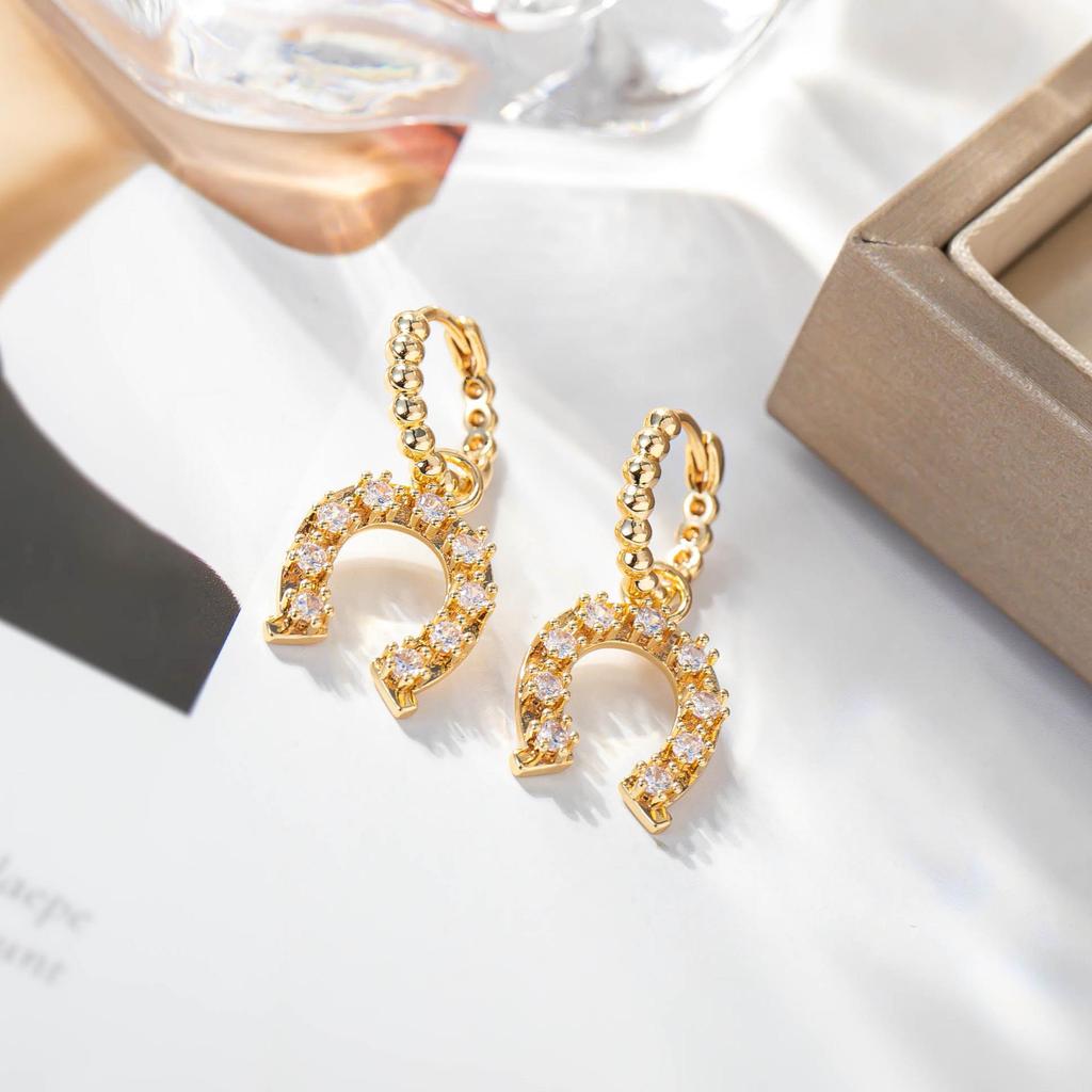 Elegant Zirconia Stud Earrings with Horseshoe Buckle - High-end European & American Socialite Style