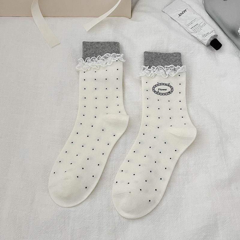 Ladies Spring and Autumn Sweet Polka Dot Lace Lace Boneless Medium Tube Pile Pile Socks