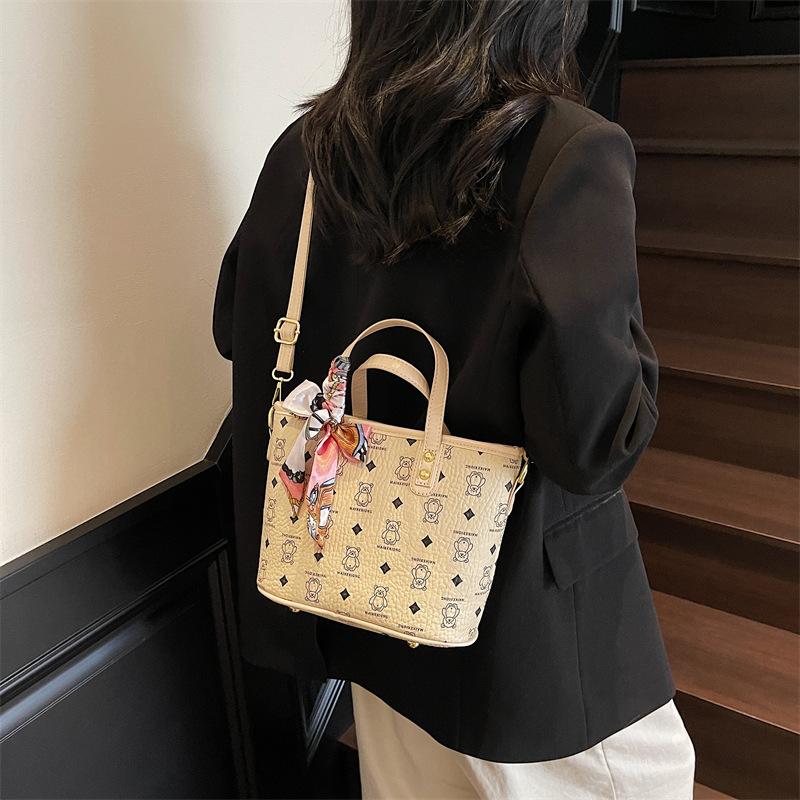 Premium Texture Small Bag Women's Spring and Summer Versatile 2025 New Messenger Bag Women's Niche Portable Bucket Bag